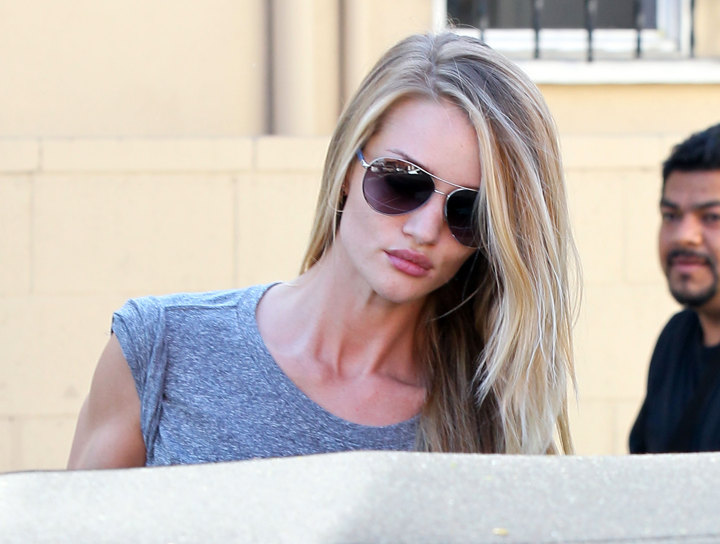Supermodellen Rosie Huntington-Whiteley vet vad som är snyggt även när hon inte står framför kamera. Supermodellen Rosie Huntington-Whiteley vet vad som är snyggt även när hon inte står framför kamera.
