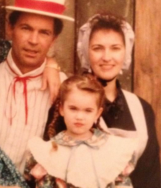 Här med mamma och pappa i slutet på 80-talet. Här med mamma och pappa i slutet på 80-talet.