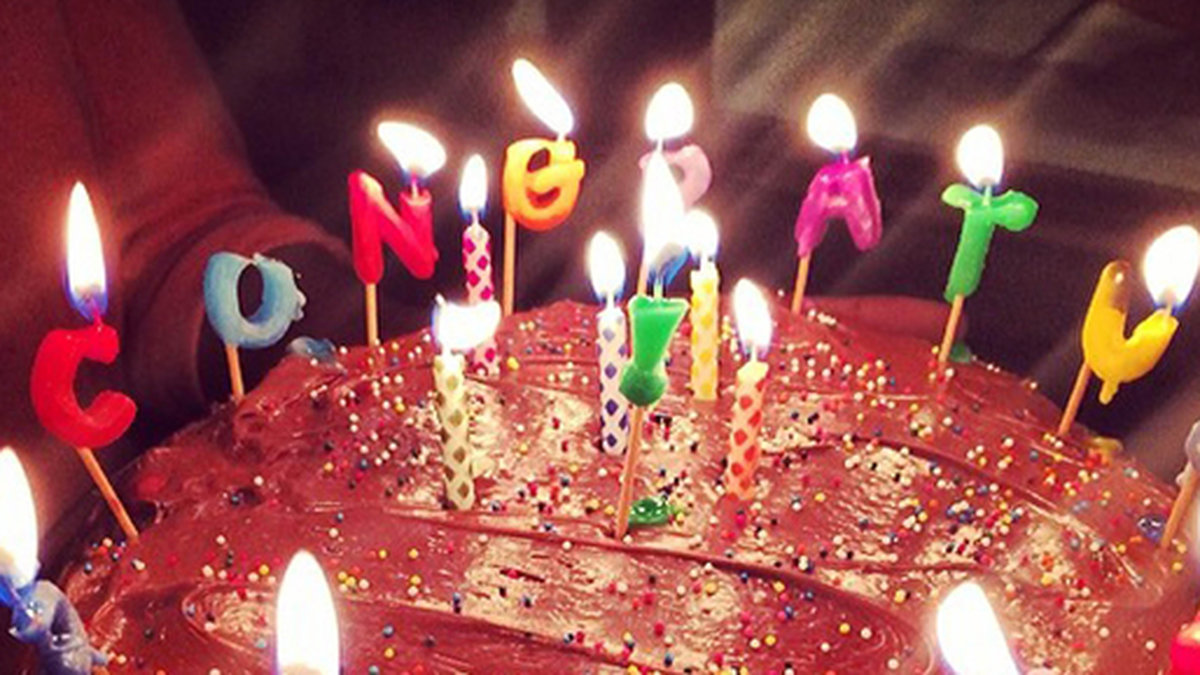 Den här mumsiga tårtan firade Rihanna med.