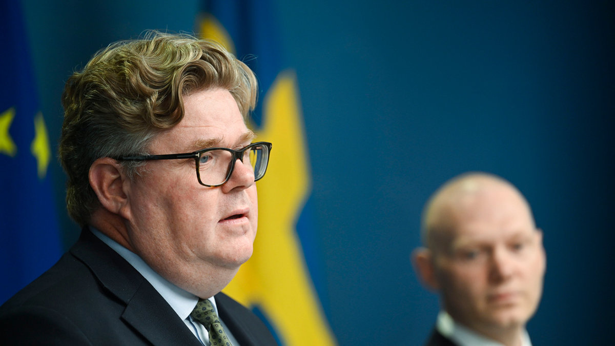 Justitieminister Gunnar Strömmer och finansmarknadsminister Niklas Wykman vid pressträffen.