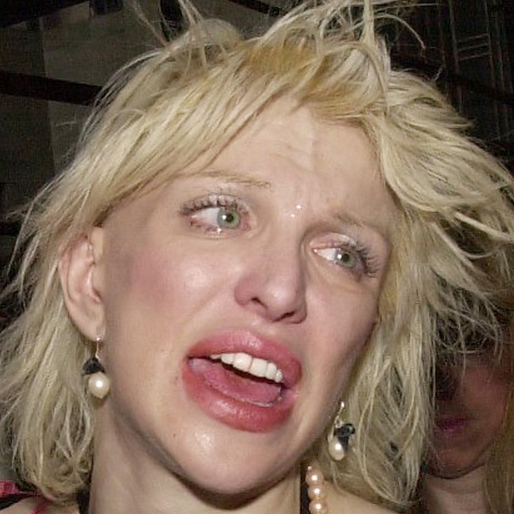 På sin Myspace-sida berättade hon att hon ångrade ingreppet. – Jag vill bara ha tillbaka munnen som gud gav mig. Den var helt perfekt söt, och jag hade söta stora läppar.
På sin Myspace-sida berättade hon att hon ångrade ingreppet. – Jag vill bara ha tillbaka munnen som gud gav mig. Den var helt perfekt söt, och jag hade söta stora läppar.