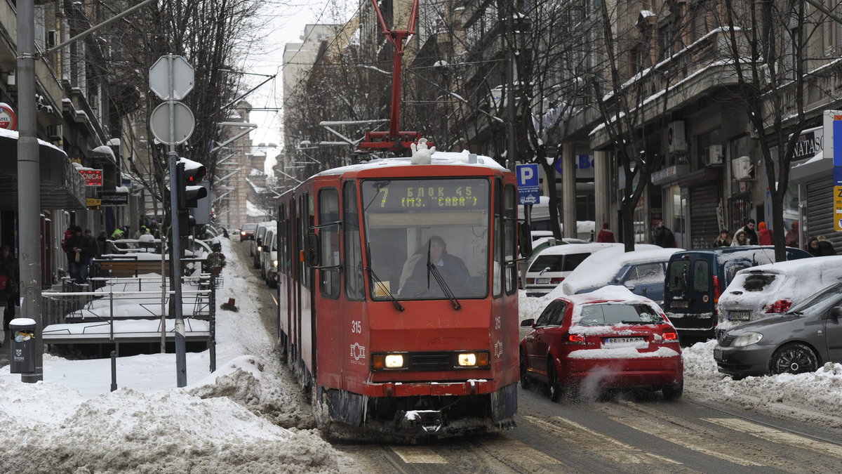 Wiener Liniens kontrollerar även spårvagnar och bussar. (Den här spårvagnen är dock från Belgrad)