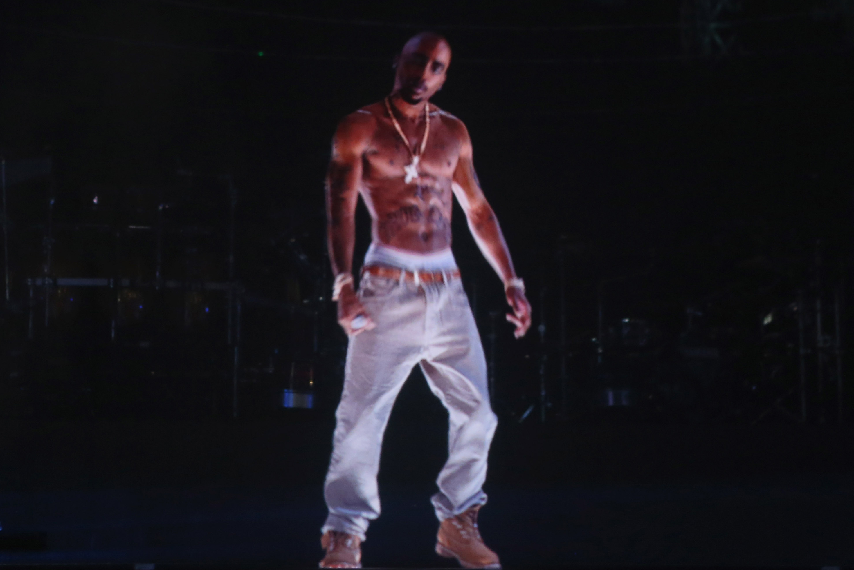 Trenden att väcka liv i döda ikoner startade på årets Coachella-festival där Tupac gjorde succé som hologram.