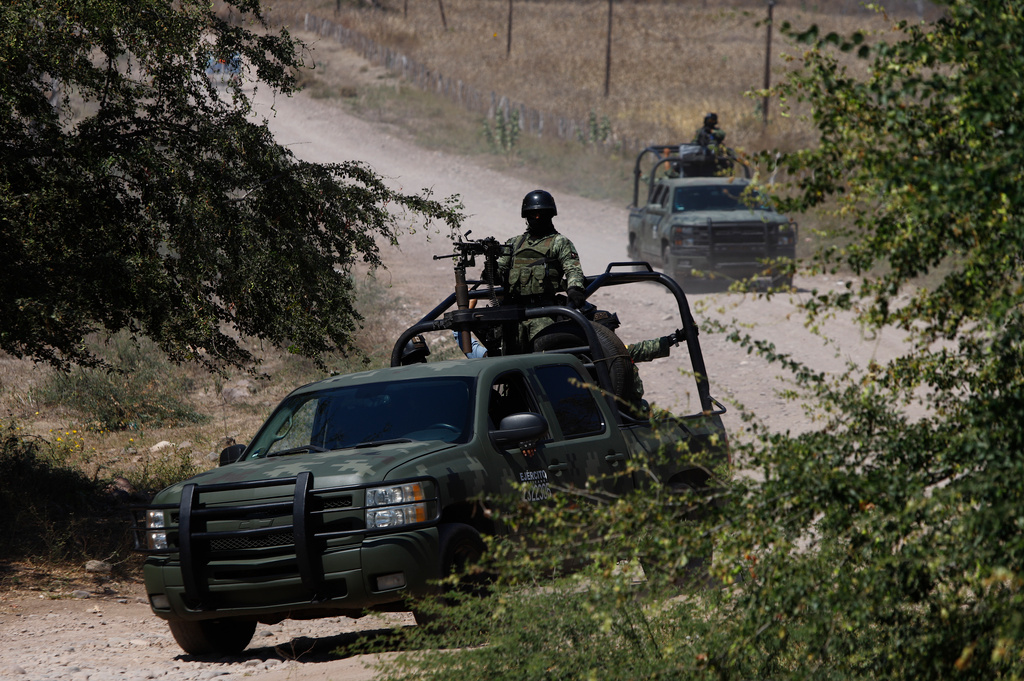 Mexikansk militär har gripit flera ledare inom knarkkarteller.
