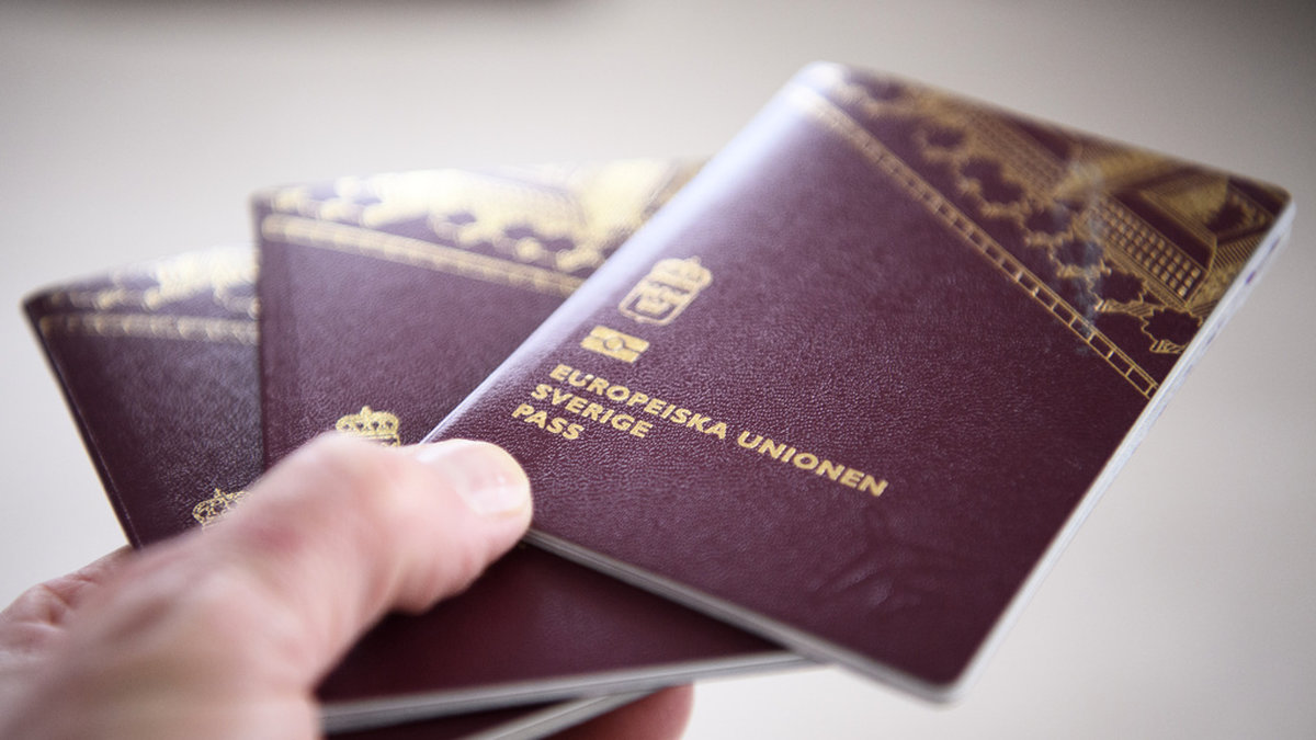 Tysk polis misstänker att en Halmstadbo har använt släktingars och okända personers pass och id-handlingar för att boka flygbiljetter till Europa åt personer som inte har laglig rätt till inresa. Arkivbild.