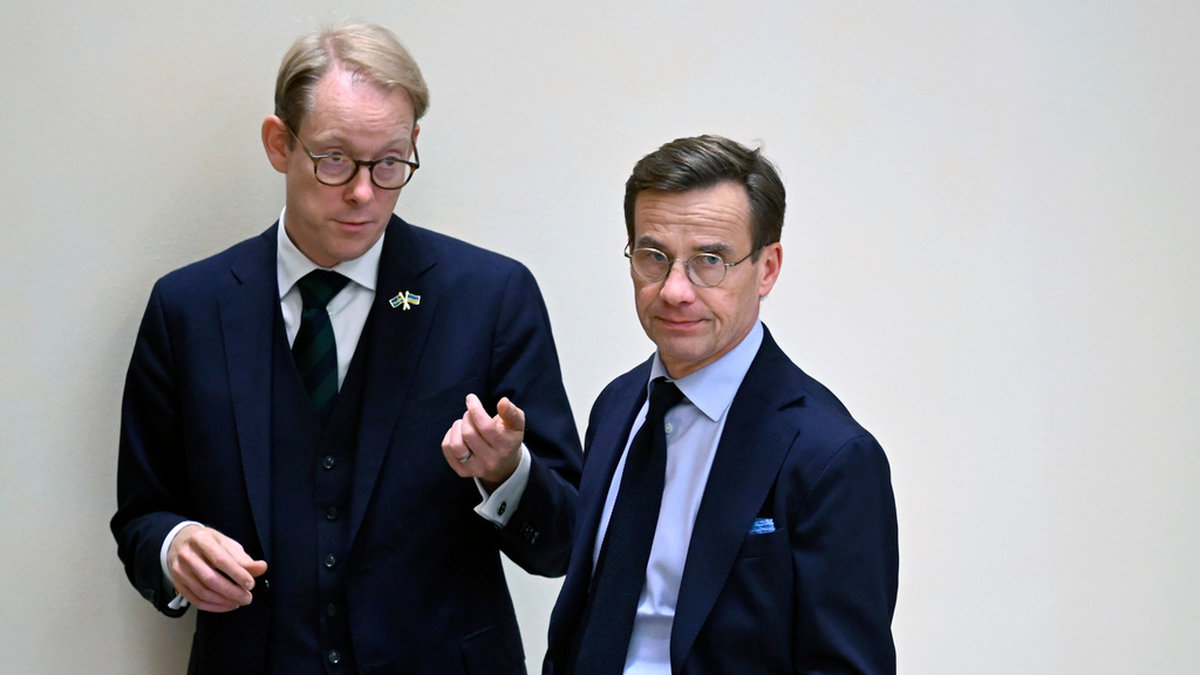 Statsminister Ulf Kristersson (till höger) och utrikesminister Tobias Billström. Arkivbild.