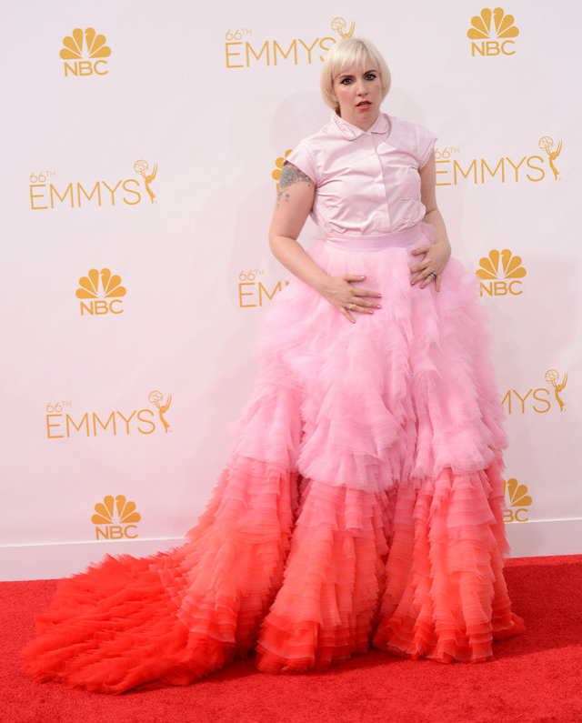 Lena Dunham hade en aningen speciell pose. Lena Dunham hade en aningen speciell pose.