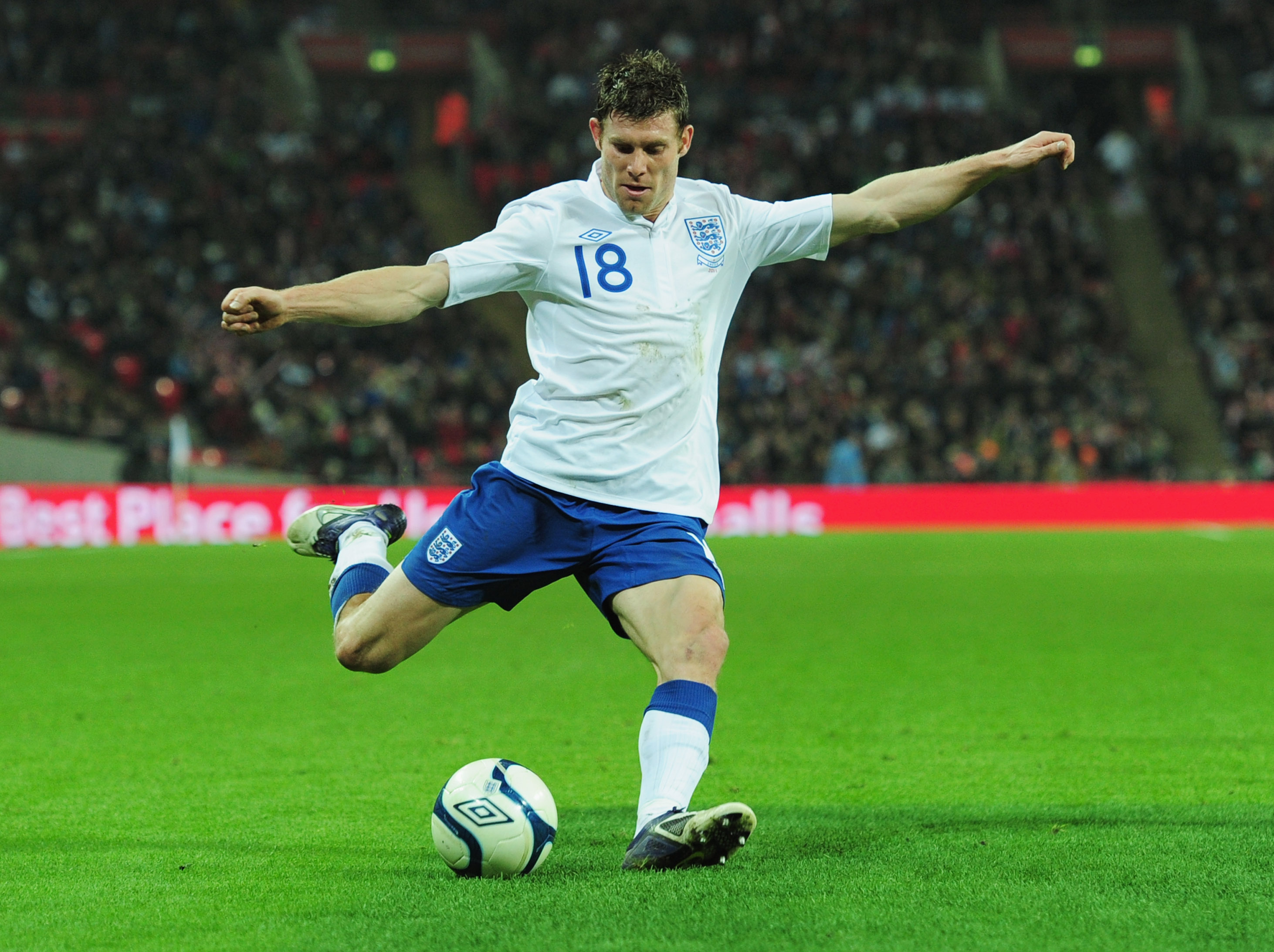...och James Milner (Manchester City) finns också i mittfältsuppställningen. ...och James Milner (Manchester City) finns också i mittfältsuppställningen.