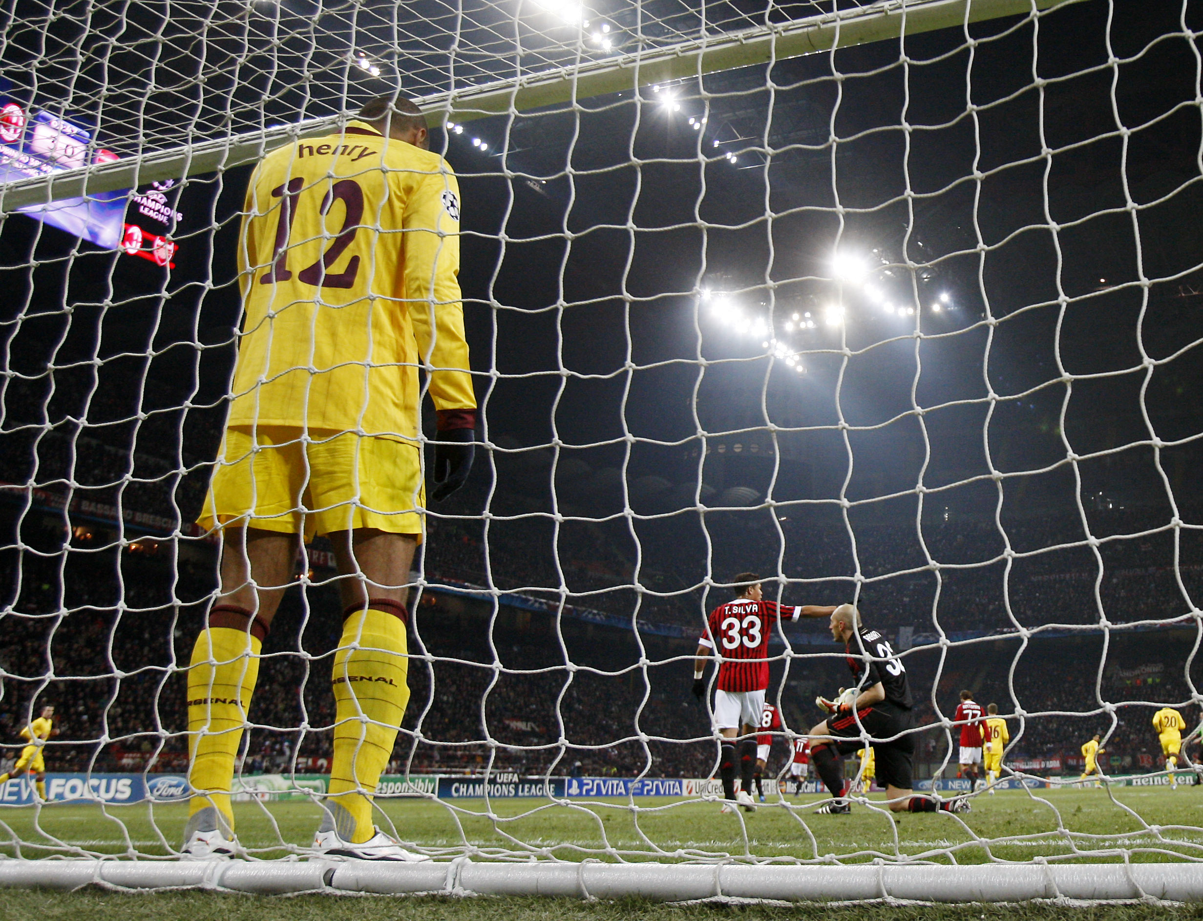 Veteranen Thierry Henry fick hoppa in sin sista match för klubben. Veteranen Thierry Henry fick hoppa in sin sista match för klubben.