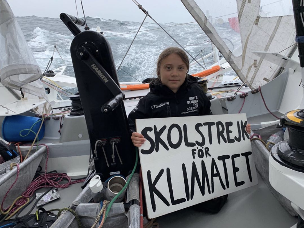 Greta Thunberg skolstrejkar på Malizia II. Greta Thunberg skolstrejkar på Malizia II.