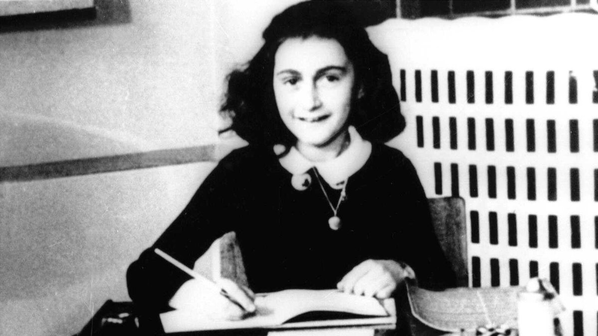 En person som uppmärksammats mycket efter andra världskriget är dagboksskrivaren Anne Frank.