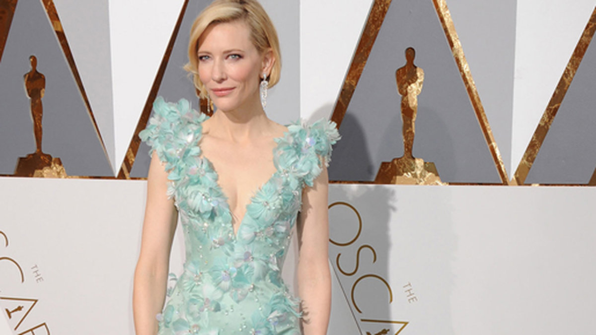 Cate Blanchett i en blomstrande klänning från Armani Prive. 