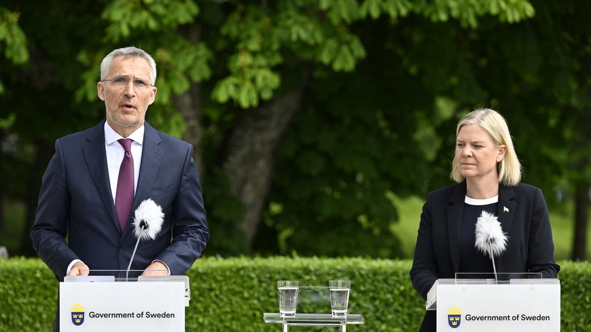 Sveriges Natoansökan har haft stor påverkan på bilden av Sverige utomlands, enligt Svenska institutet. På bilden syns tidigare statsminister Magdalena Andersson (S) och Natos generalsekreterare Jens Stoltenberg under ett möte på Harpsund i juni i fjol.