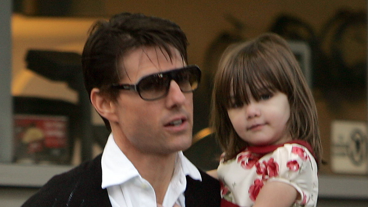 Tom Cruise rasar över ryktena att han inte skulle vara Suris biologiska pappa. 