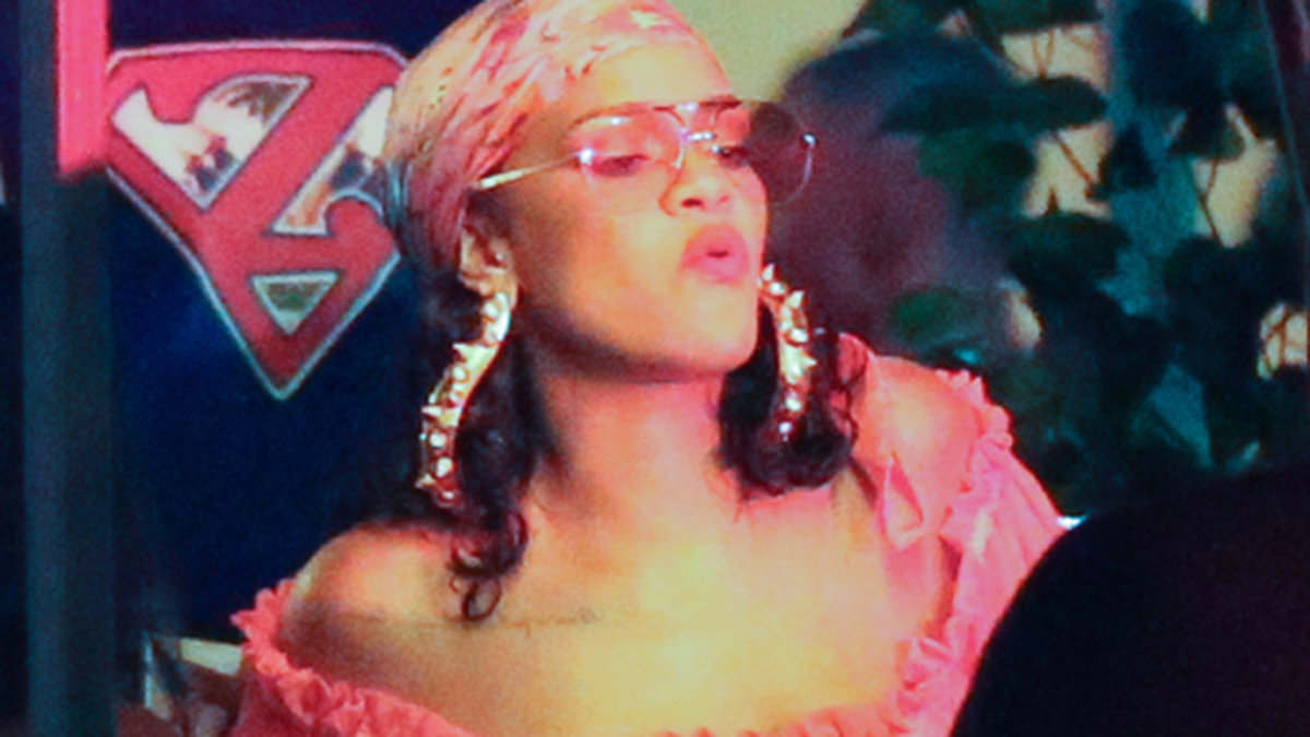 Rihanna under inspelningen av sin nya musikvideo i Miami i måndags. 