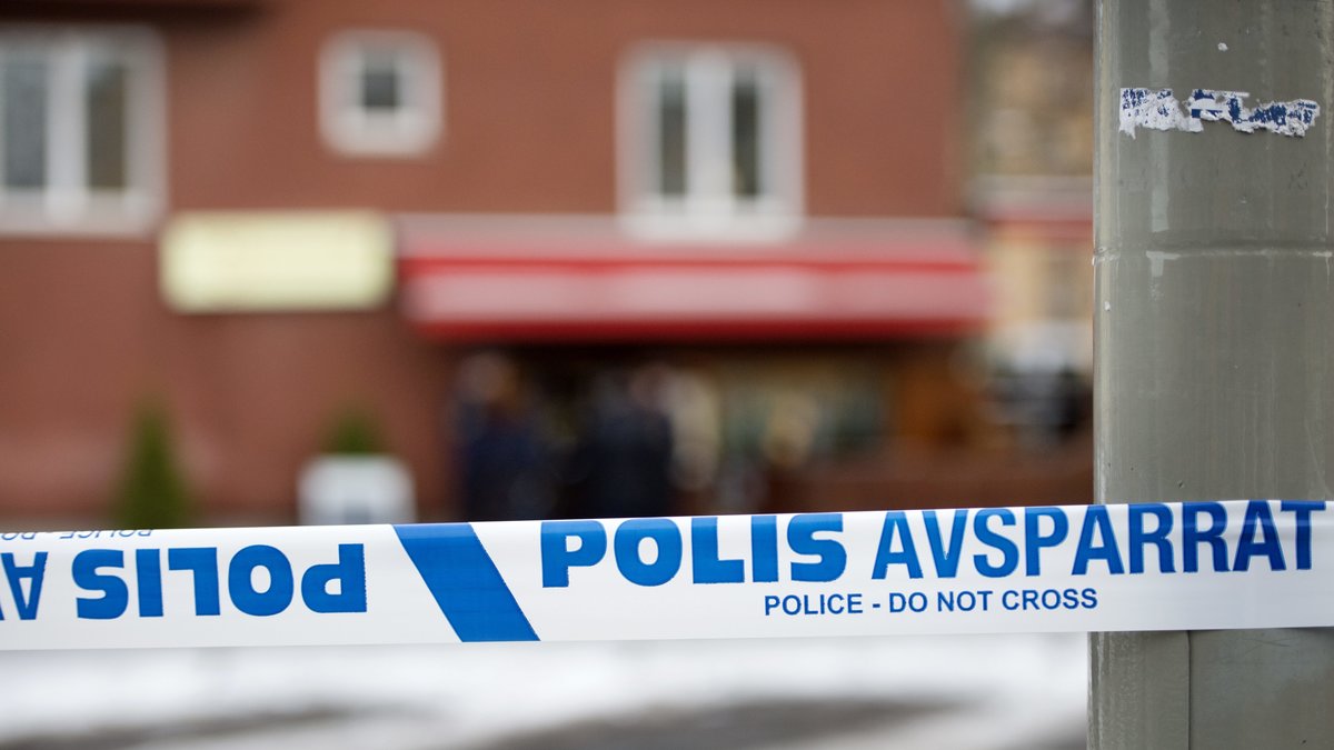 Avspärrning efter en skjutning på en restaurang i Midsommarkransen i Stockholm.