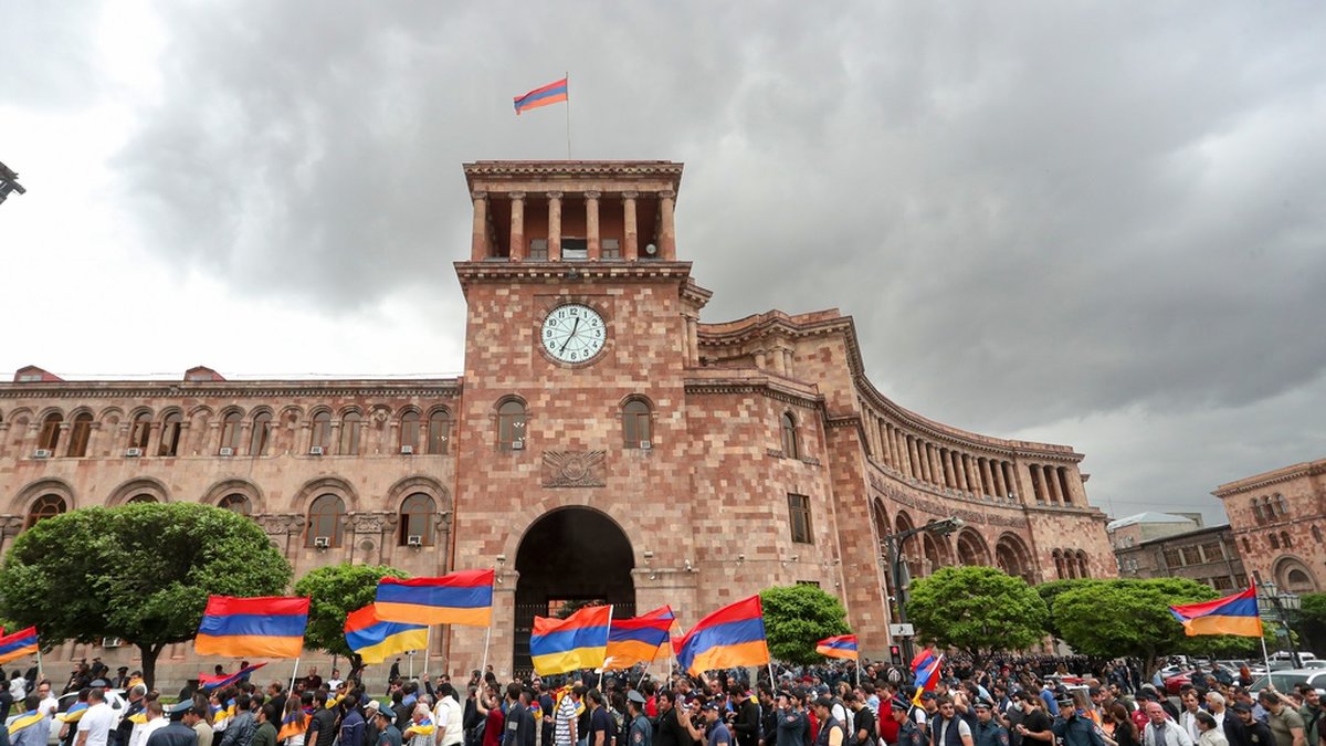 Demonstranter under en protest i Jerevan, Armenien, den 5 maj. Arkivbild.