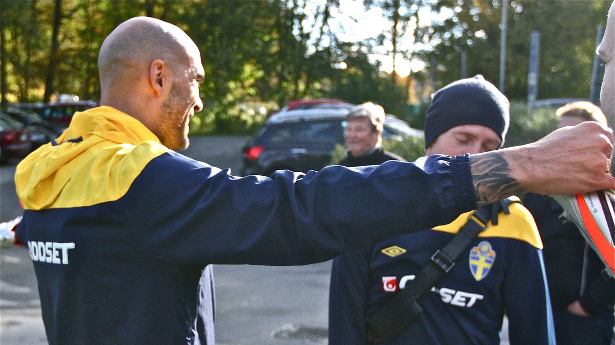 "Hej gubben", sa AIK:s mittback. 