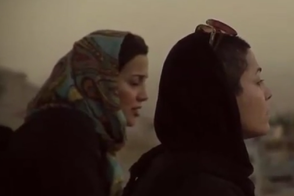 "My Teheran for sale" handlar om en skådespelaerska som tvingas gå under jorden för att uttrycka sina åsikter. Nu döms skådespelarskan till ett års fängelse.