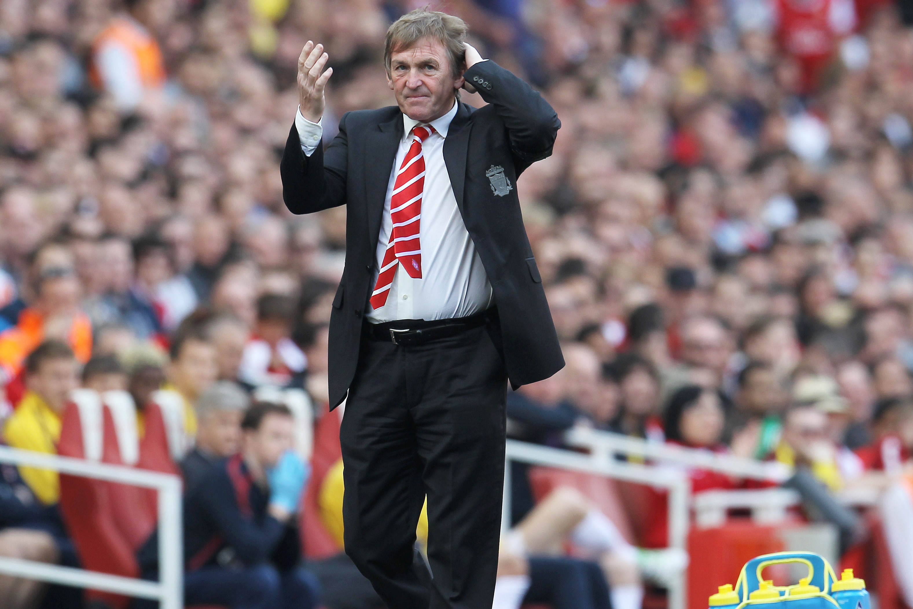 Liverpool-managern Kenny Dalglish slapp avstängning för sin svordomsramsa till Arsene Wenger.