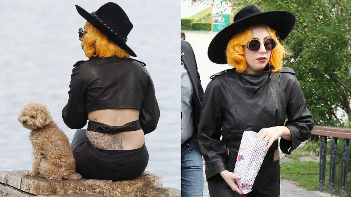 Lady Gaga glider runt i braller, minijacka och skärp mitt på magen. Inte en favoritlook. 