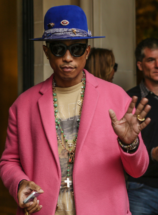 Pharrell gillar rosa. Pharrell gillar rosa.
