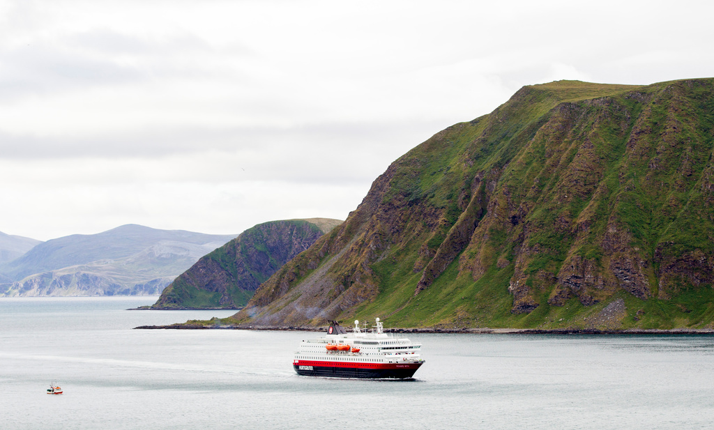 Hurtigrutens fartyg 'Richard With' grundstötte vid Sognefjorden under fredagsmorgonen. På bilden syns fartyget under en tur vid Magerøya i Finnmark 2014. Arkivbild.