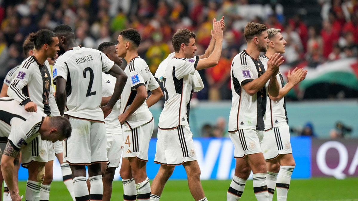 De tyska spelarna har en svår väg att vandra för att ta sig vidare till åttondelsfinal i fotbolls-VM.