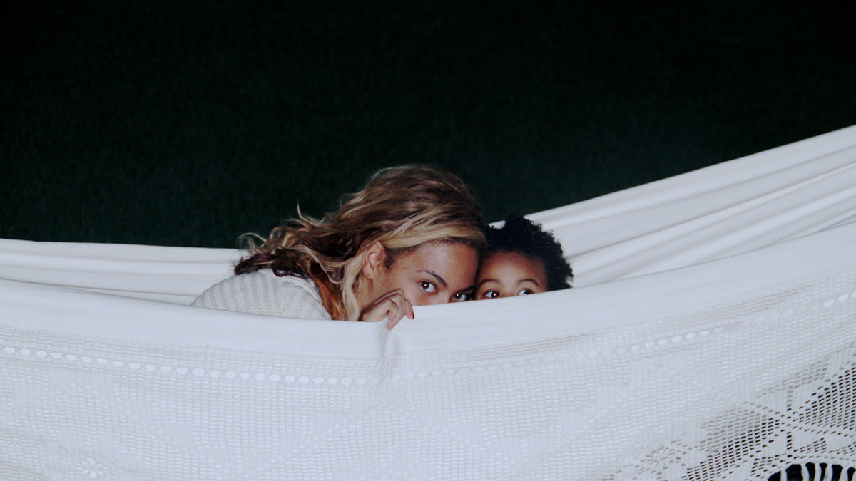 Beyonce busar med dottern.
