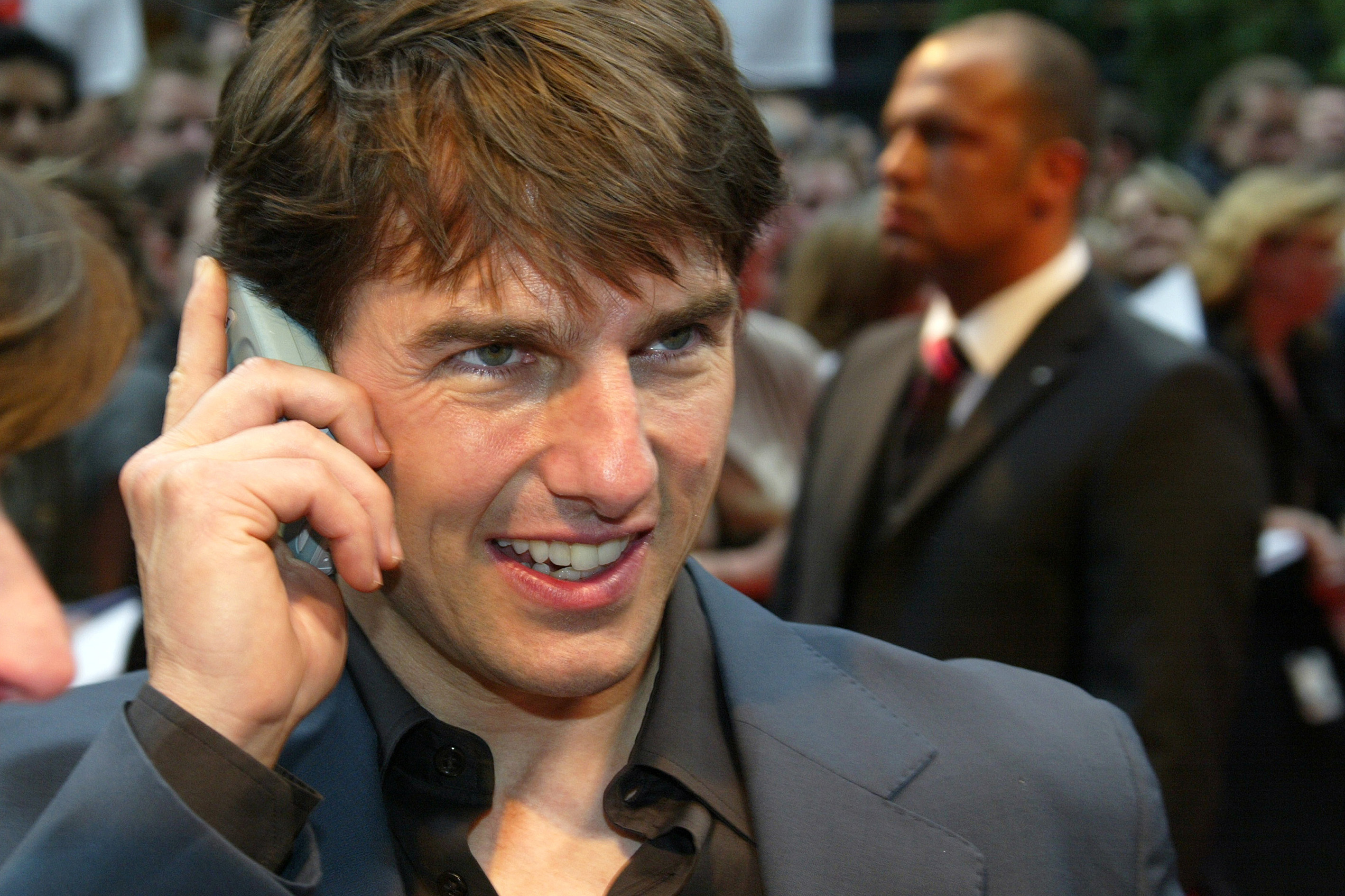 ...hångla med Tom Cruise. He's got the touch. 