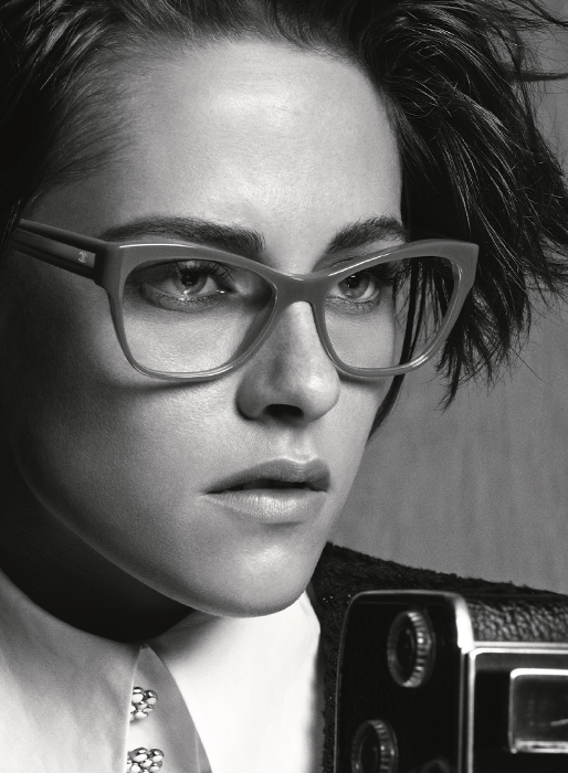 Kristen Stewart för Chanels glasögonkollektion. 