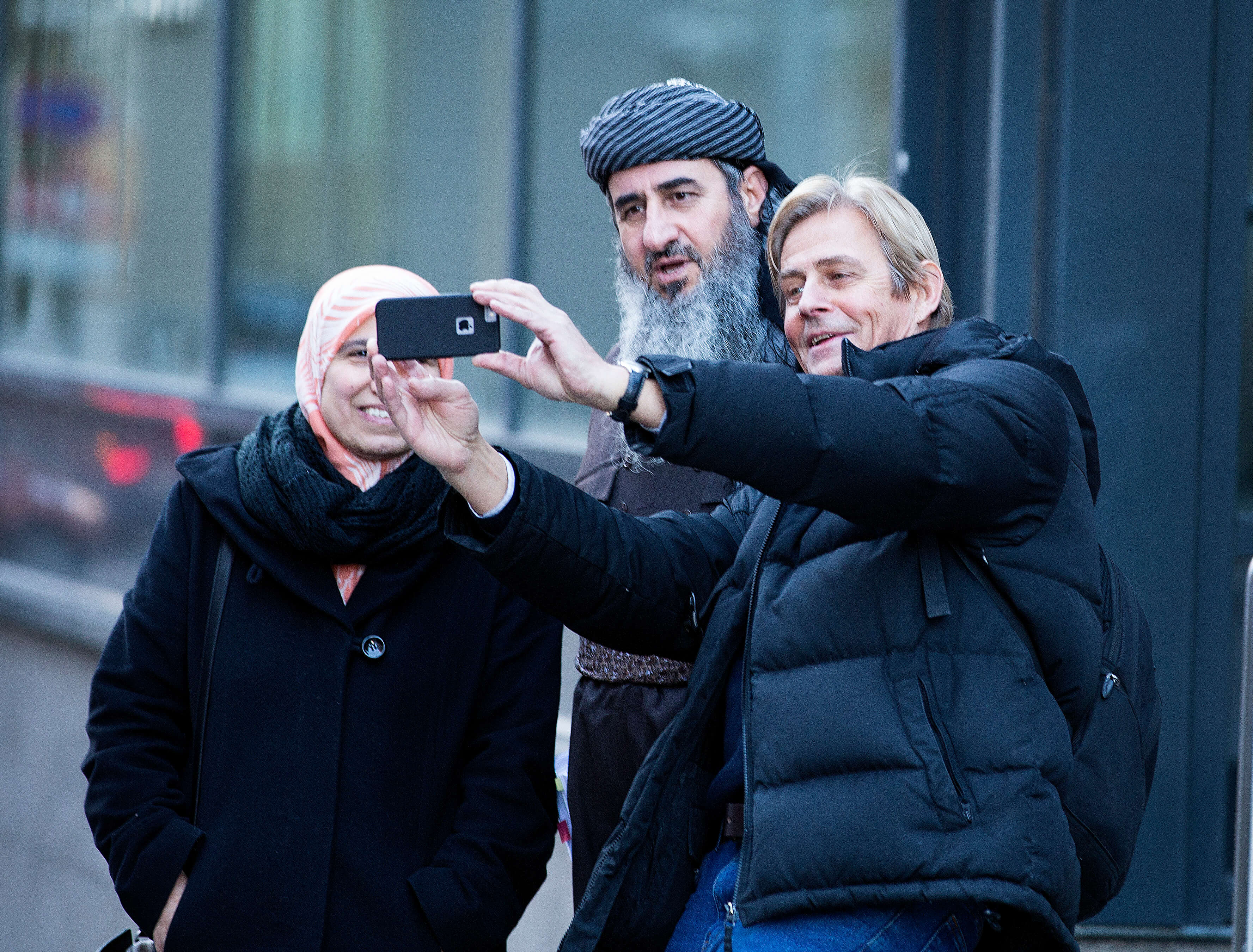 Anders Magnus tar selfie. Fotot är från ett annat tillfälle.
