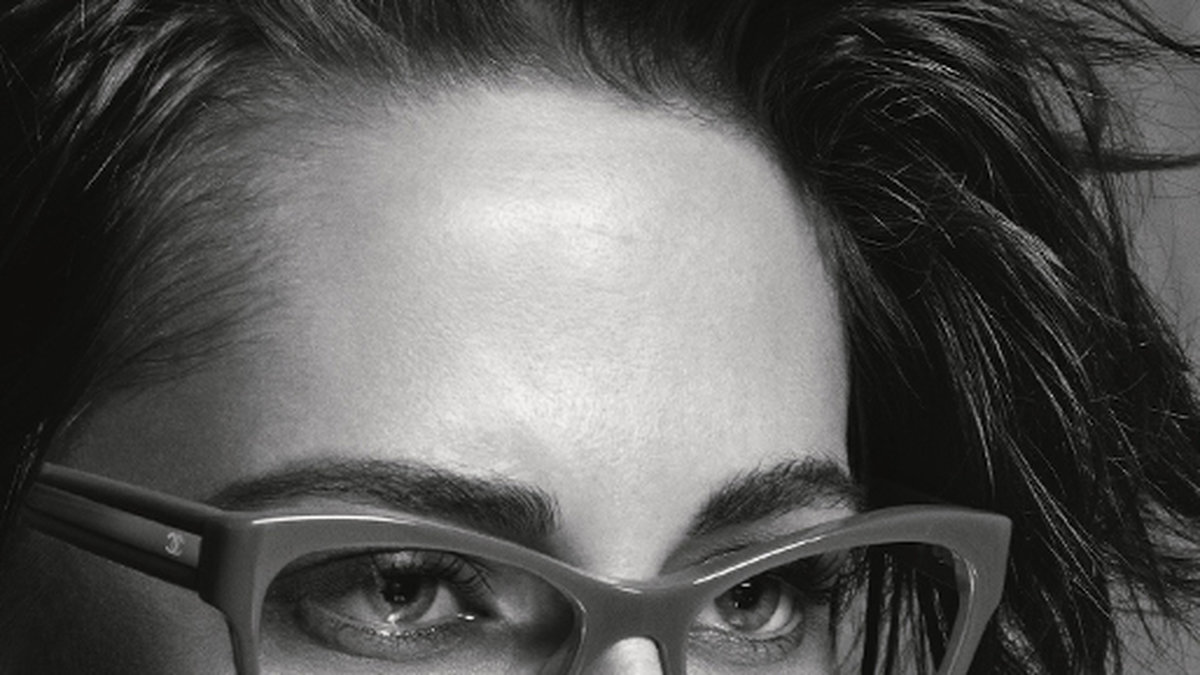 Kristen Stewart för Chanels glasögonkollektion. 