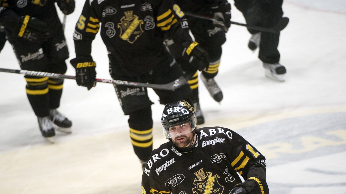 Kent McDonell är klar för spel i Hockeyallsvenskan och Karlskrona.