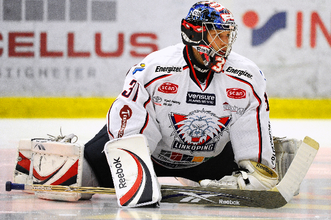Linköpings målvakt Christian Engstrand hade ingen chans borta mot HV71.
