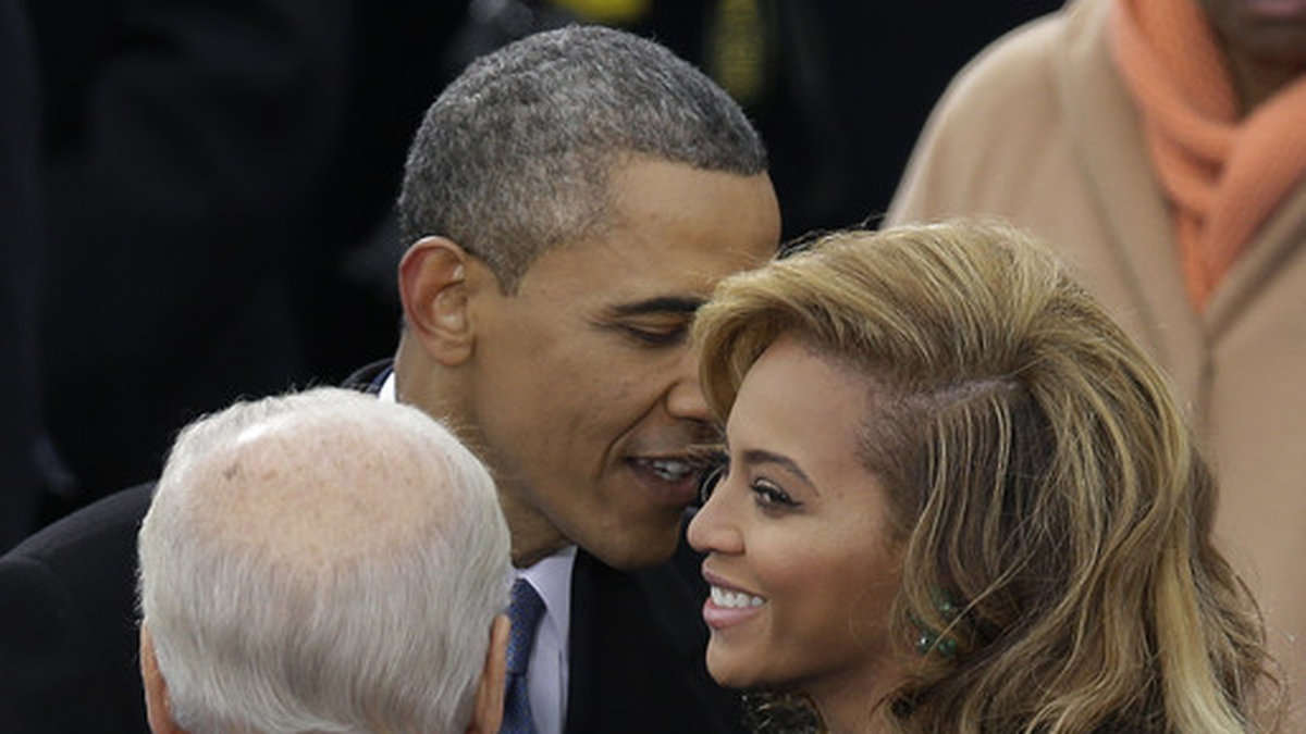 Den franska fotografen Pascal Rostain att Beyoncé inledde ett hemligt förhållande med ingen mindre än världsstjärnan Obama, enligt tidningen Jezebel.