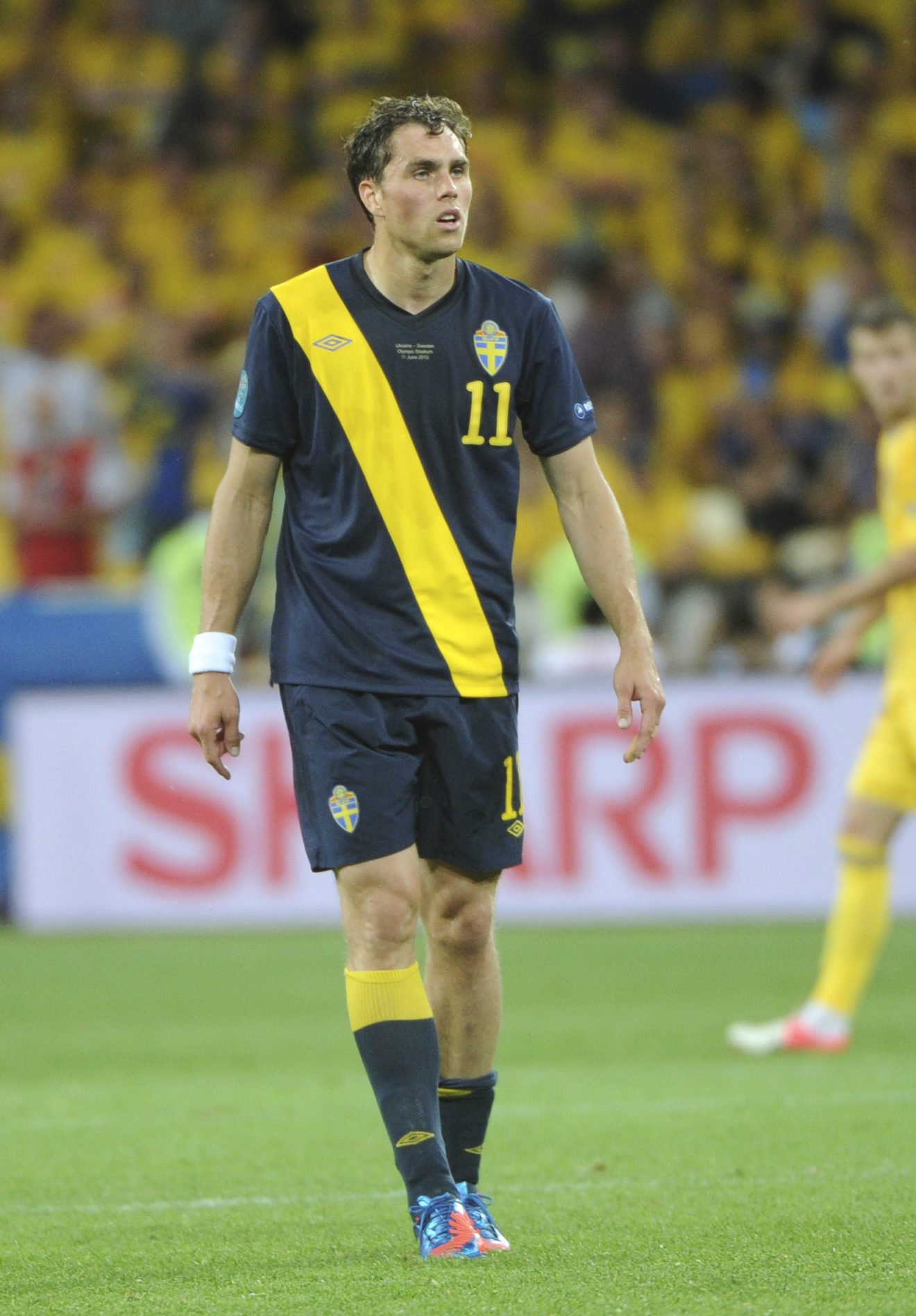 Johan Elmander är ett av tre nytillskott i startelvan mot England jämfört med Ukrainamatchen.