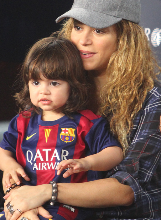 Shakira och sötnosen Milan kollar in en match mellan FC Barcelona och Eibar på Camp Nou. Shakira och sötnosen Milan kollar in en match mellan FC Barcelona och Eibar på Camp Nou.