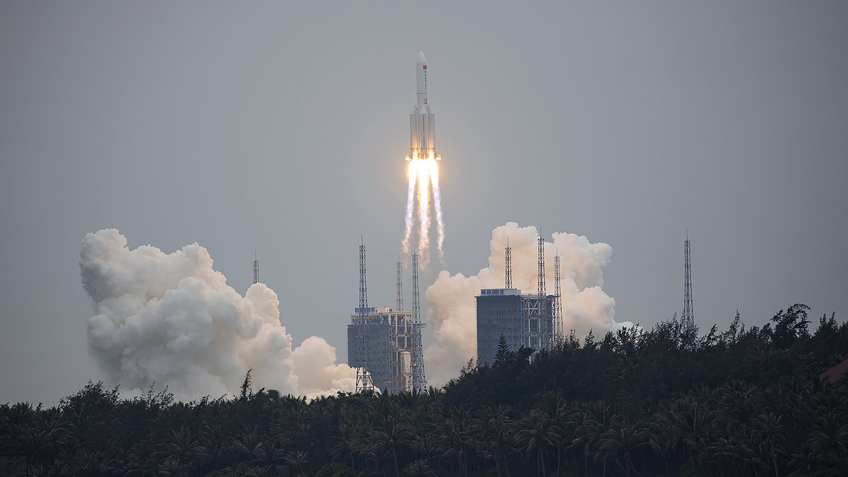 Raketen, vars skrot kommer att landa på jorden, sköts upp i rymden den 29 april.