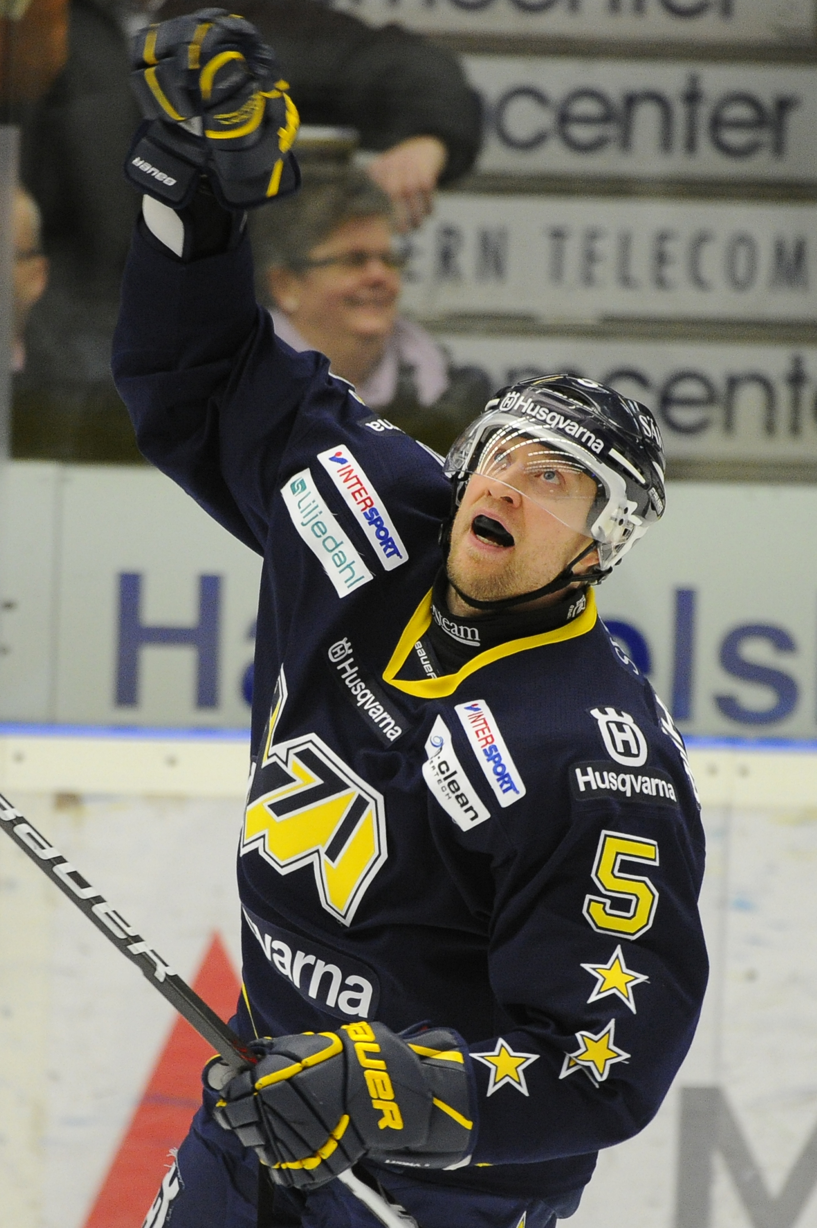 HV71:s Mikko Luoma bl tvåmålsskytt mot Linköping.