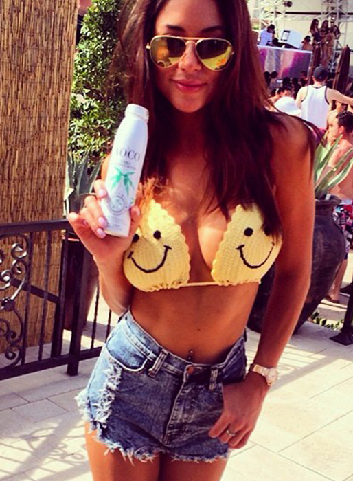 Arianny Celeste i glad bikini. Arianny Celeste i glad bikini.
