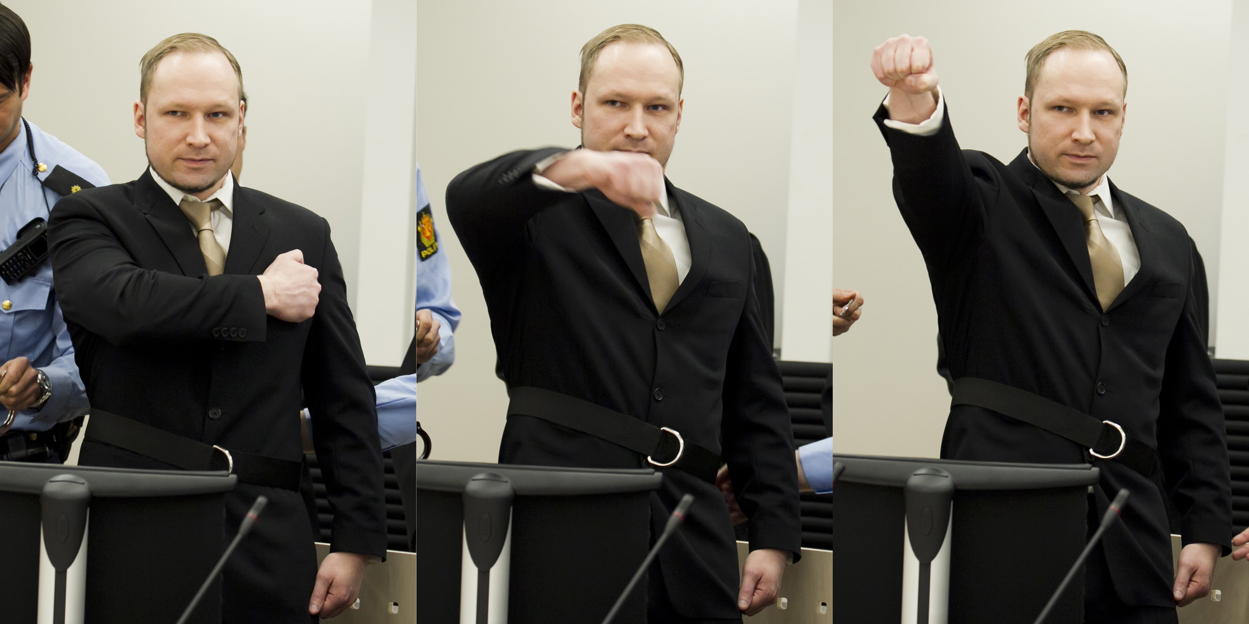 Breivik gör sin högerextremisthälsning.