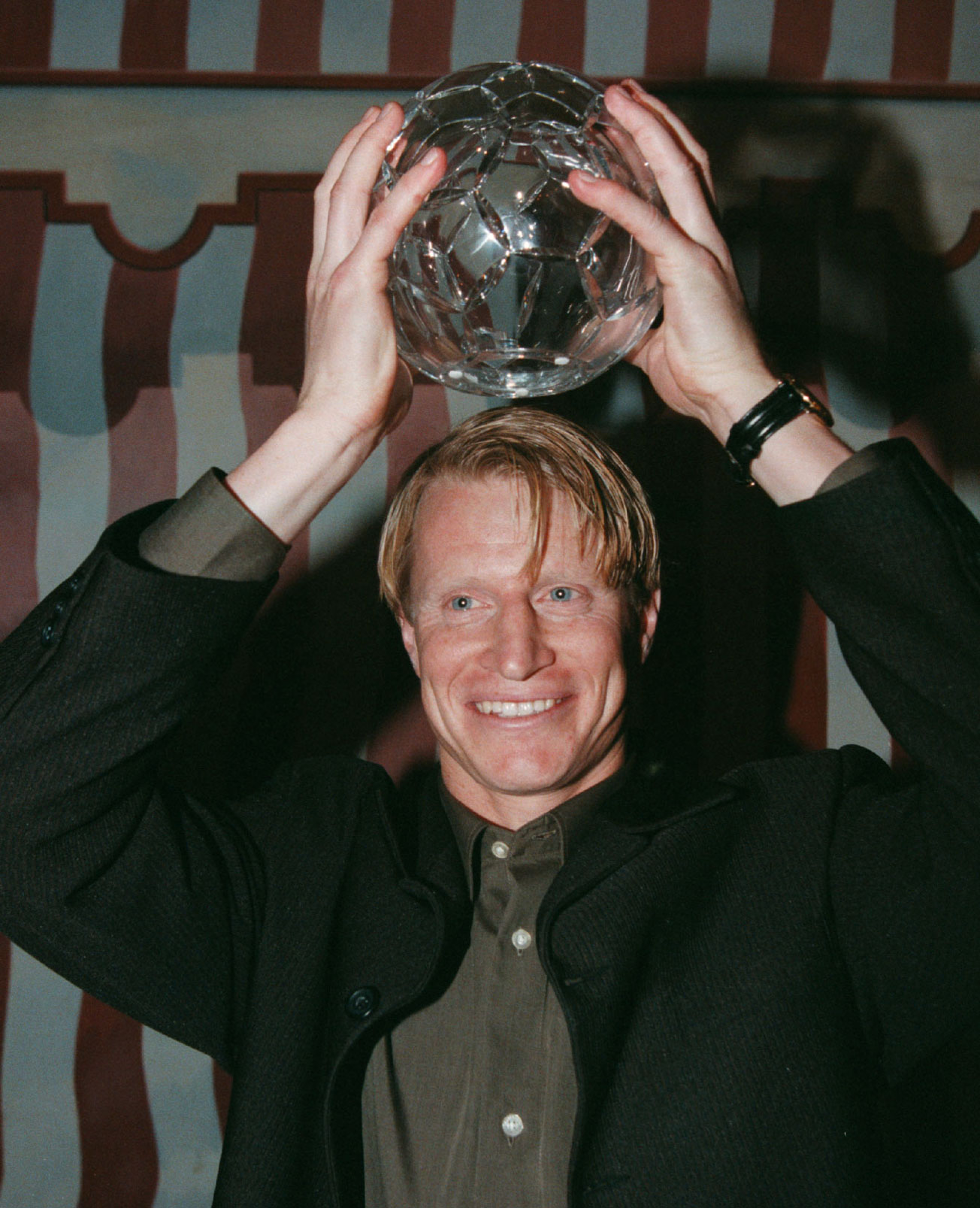 1997, året innan knäproblemen blev för svåra, utsågs Pettersson till folkets lirare. 