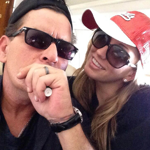Brett Rossi och Charlie Sheen. Brett Rossi och Charlie Sheen.