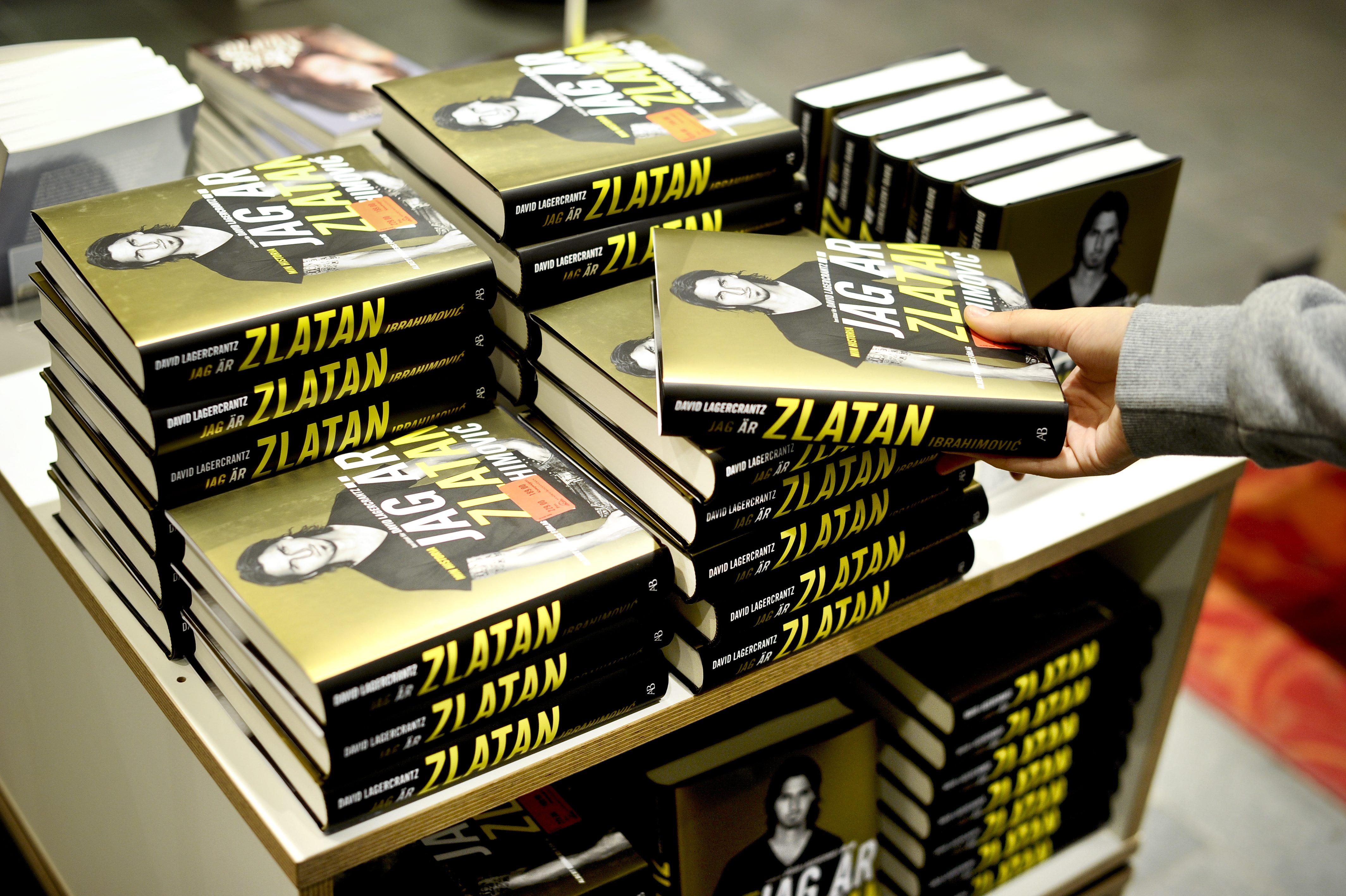 Och nog lyckades han allt. Men kanske inte med alla. "Jag är Zlatan" blev, föga oväntat, en av årets mest sålda böcker.