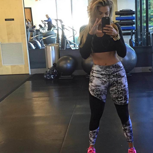 Khloe Kardashian på gymmet. Khloe Kardashian på gymmet.
