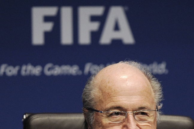 Sepp Blatter och hans Fifa skakas.