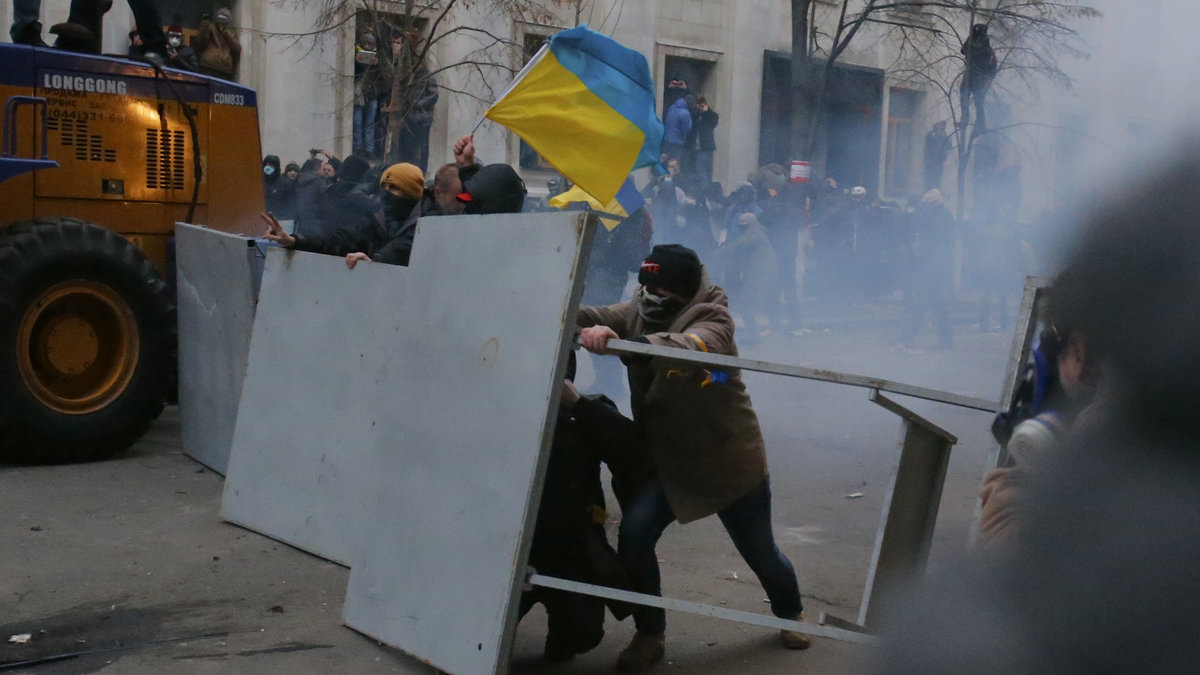 Våldsamheterna ägde rum efter att Ukrainas regering vägrat skriva på ett avtal med EU.