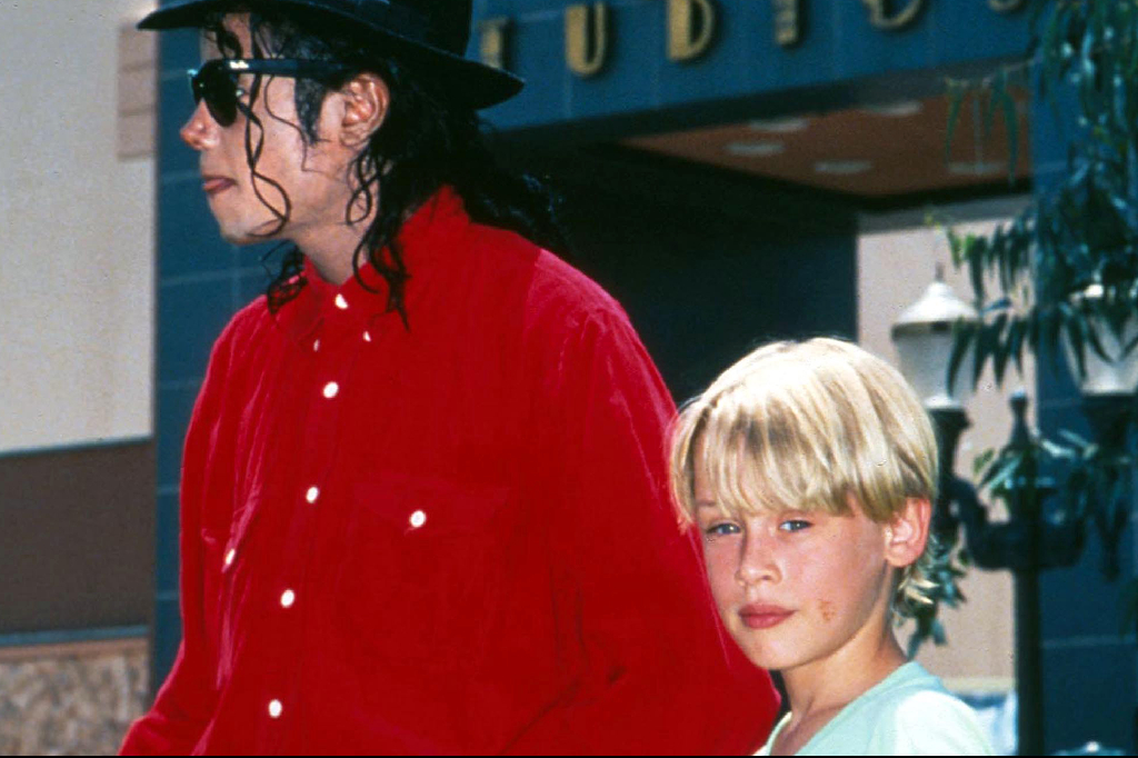 När Jackson anklagades för sexuella övergrepp på barn så gick Culkin till hans försvar. Tiden på Neverland var bara "Good old fun". När Jackson anklagades för sexuella övergrepp på barn så gick Culkin till hans försvar. Tiden på Neverland var bara "Good old fun".