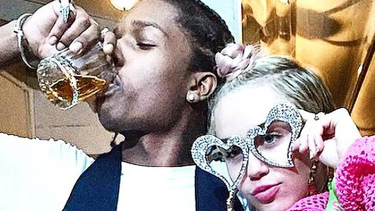 Miley Cyrus och A$AP Rocky har skoj. 